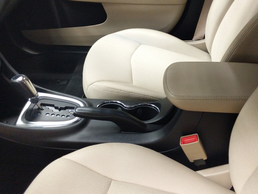 2014 Chrysler 200 - Center Console/Cup Holders