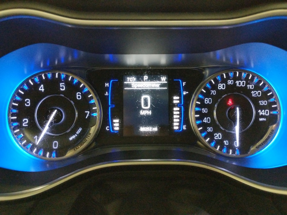 2015 Chrysler 200 - Odometer Close Up