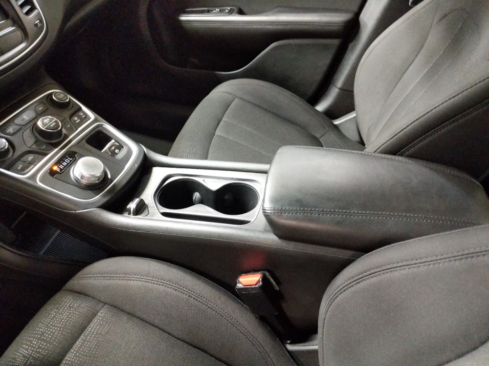 2015 Chrysler 200 - Center Console/Cup Holders