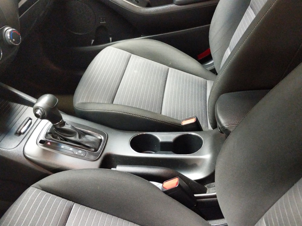 2016 Kia Forte - Center Console/Cup Holders