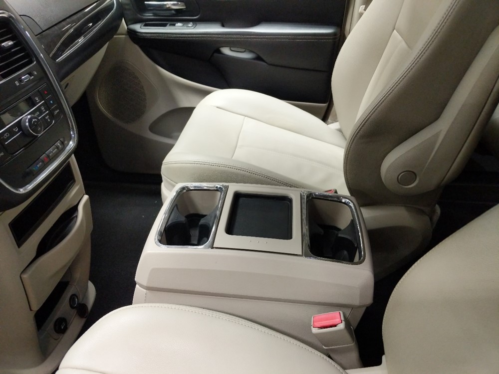 2013 Chrysler Town and Country - Center Console/Cup Holders