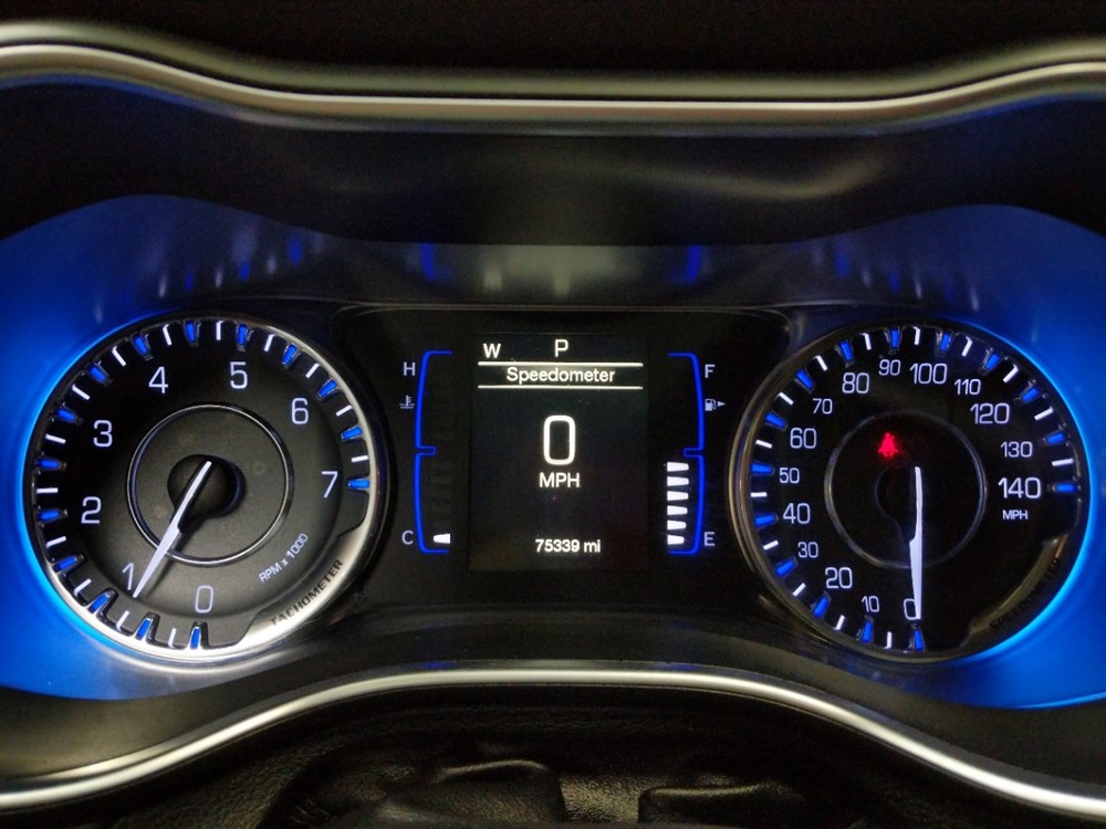 2016 Chrysler 200 - Odometer Close Up