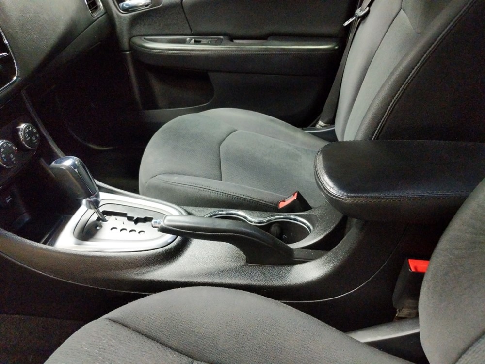 2013 Chrysler 200 - Center Console/Cup Holders