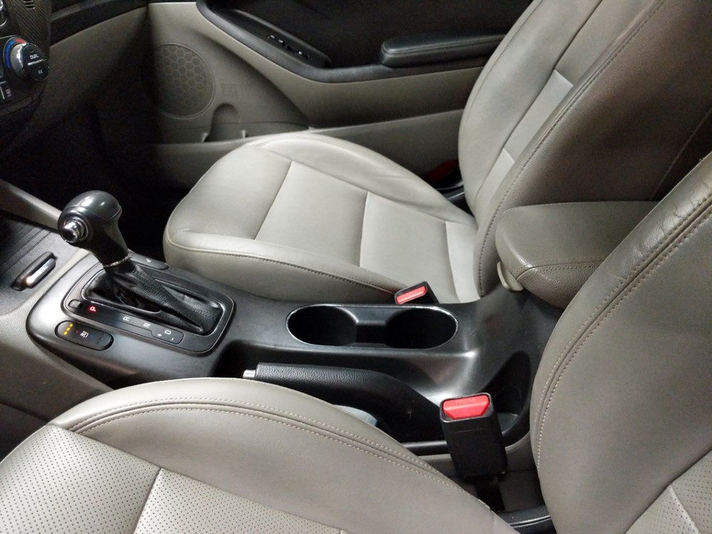 2014 Kia Forte - Center Console/Cup Holders