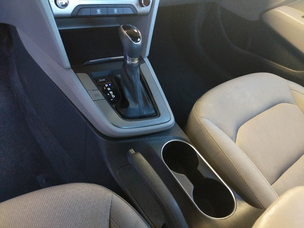 2017 Hyundai Elantra - Center Console/Cup Holders