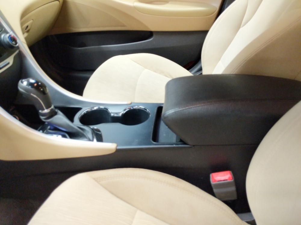 2013 Hyundai Sonata - Center Console/Cup Holders