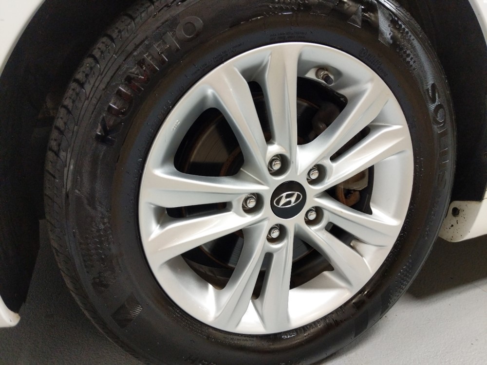 2013 Hyundai Sonata - Wheel