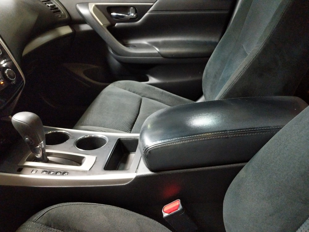2015 Nissan Altima - Center Console/Cup Holders