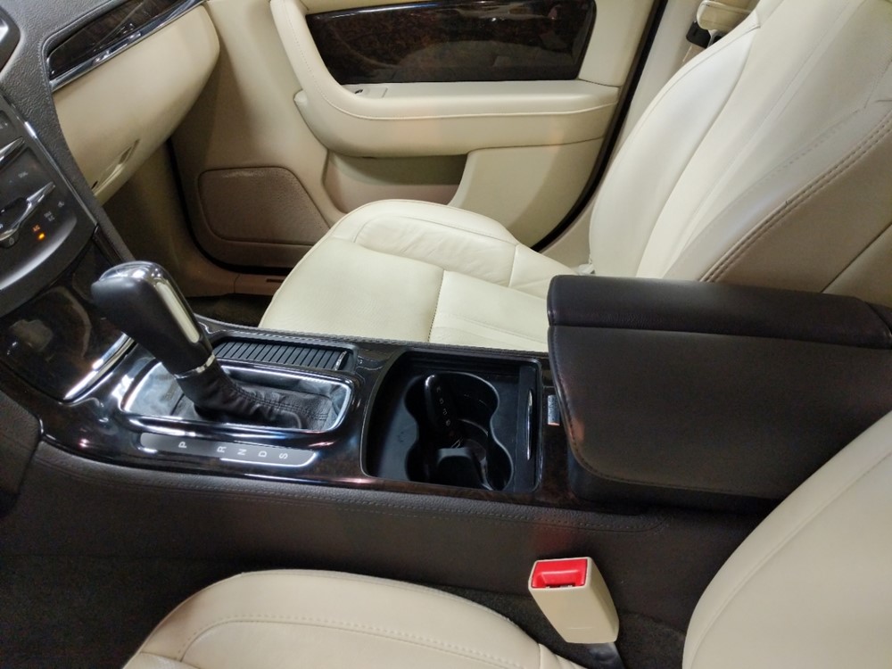 2014 Lincoln MKS - Center Console/Cup Holders