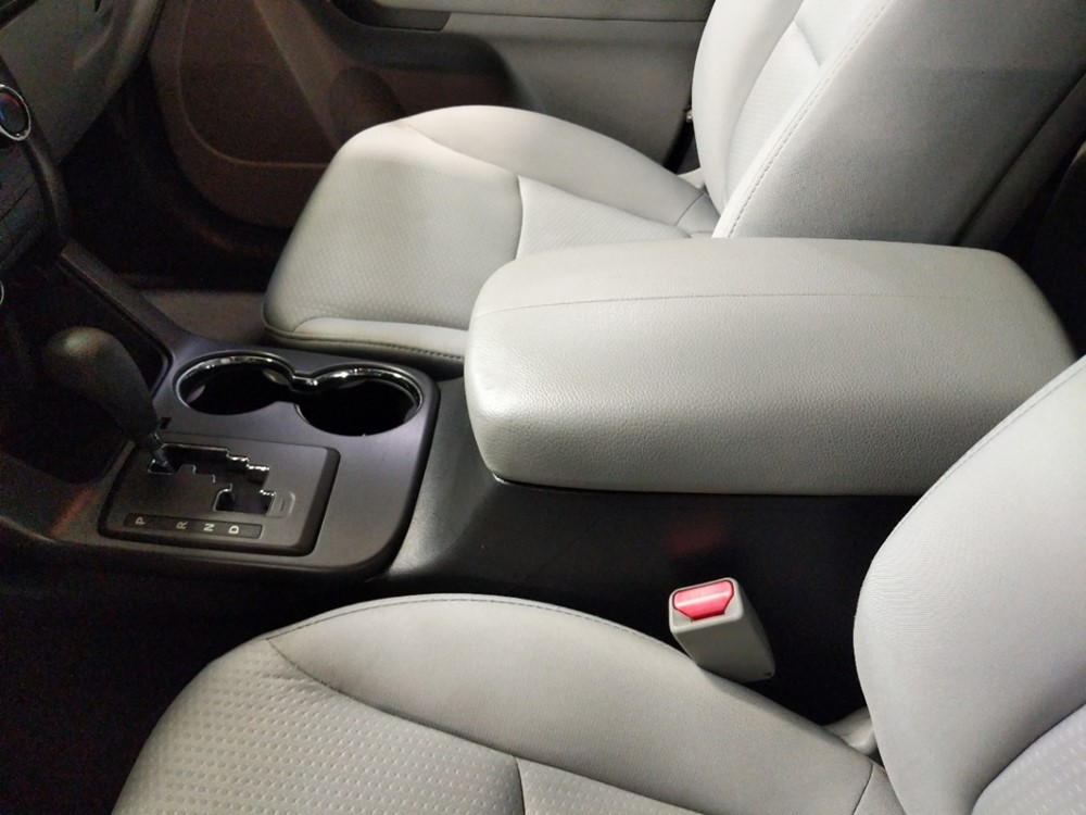 2013 Kia Sorento - Center Console/Cup Holders