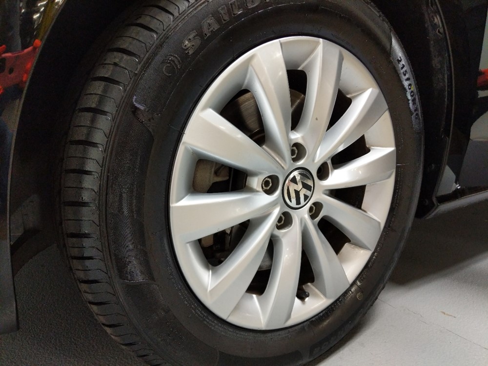 2015 Volkswagen Passat - Wheel