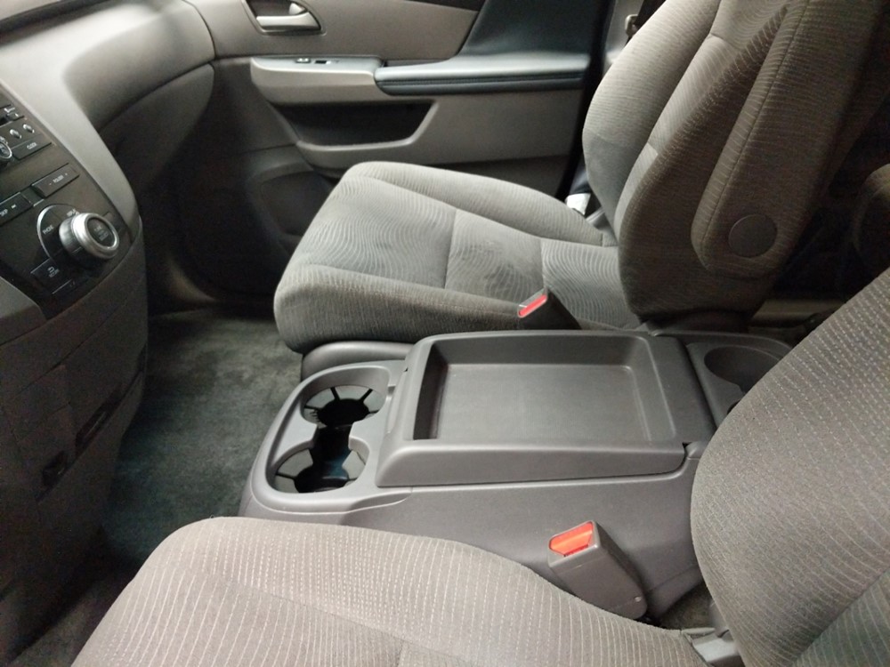 2012 Honda Odyssey - Center Console/Cup Holders