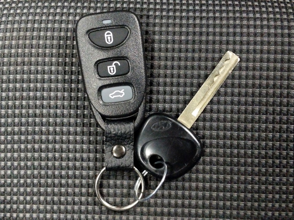 2017 Hyundai Elantra - Keys