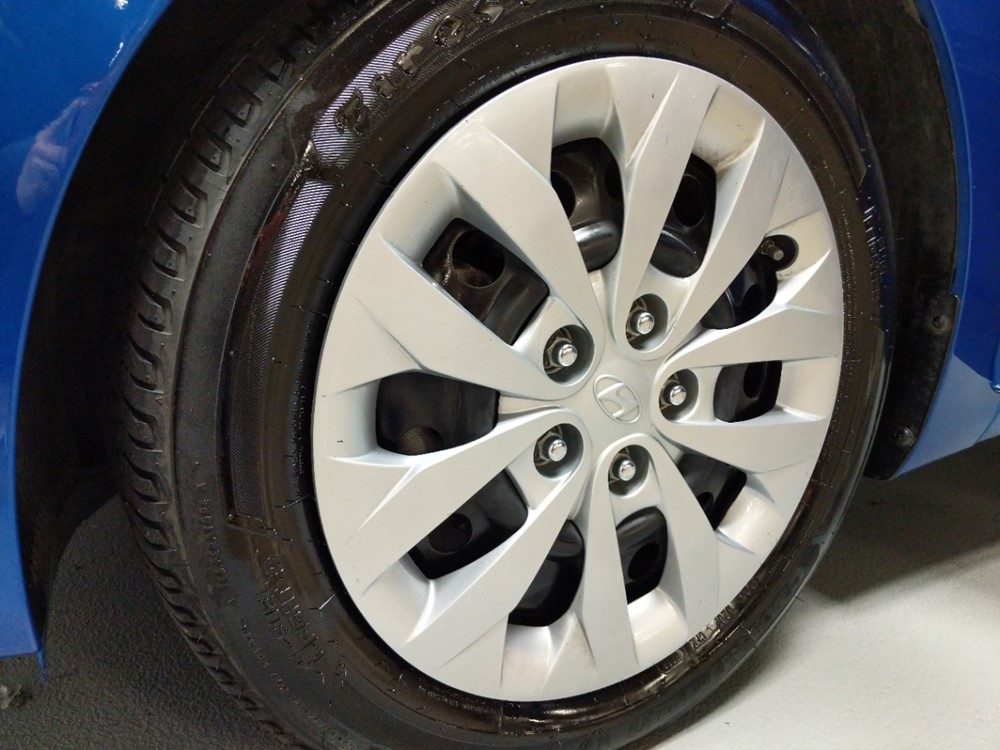 2017 Hyundai Elantra - Wheel