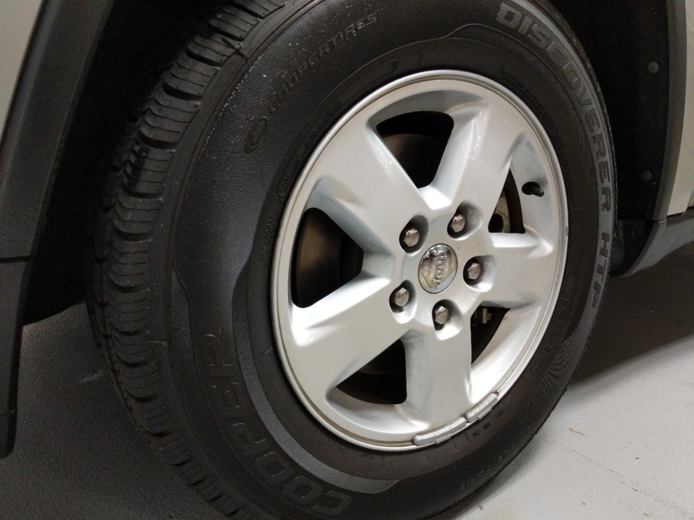 2011 Jeep Grand Cherokee - Wheel