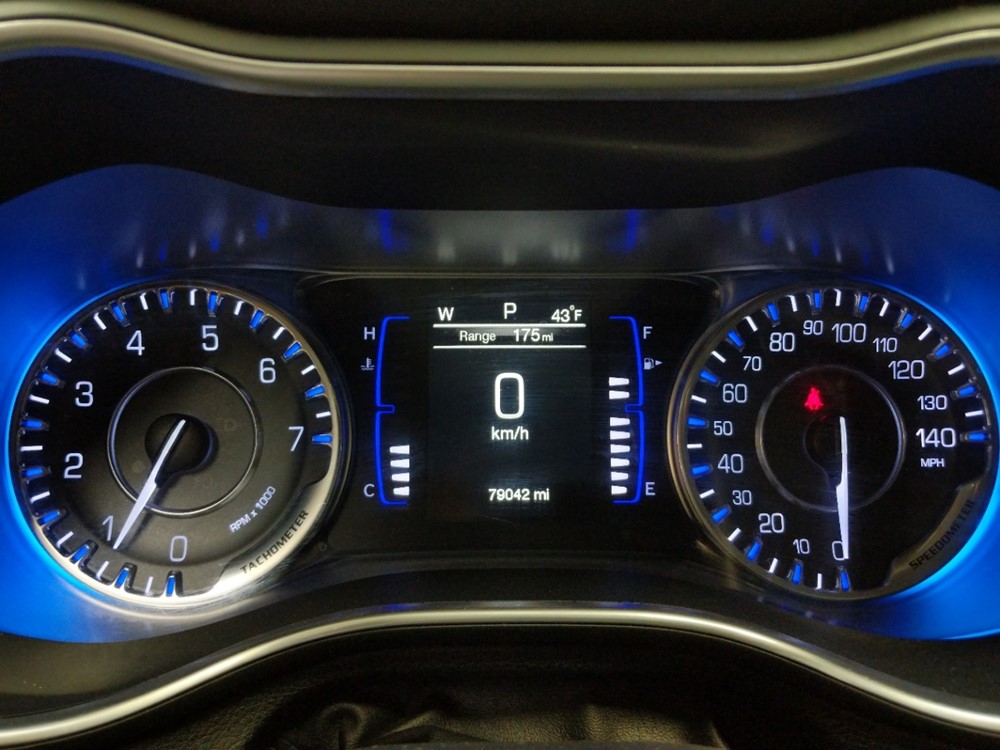 2016 Chrysler 200 - Odometer Close Up