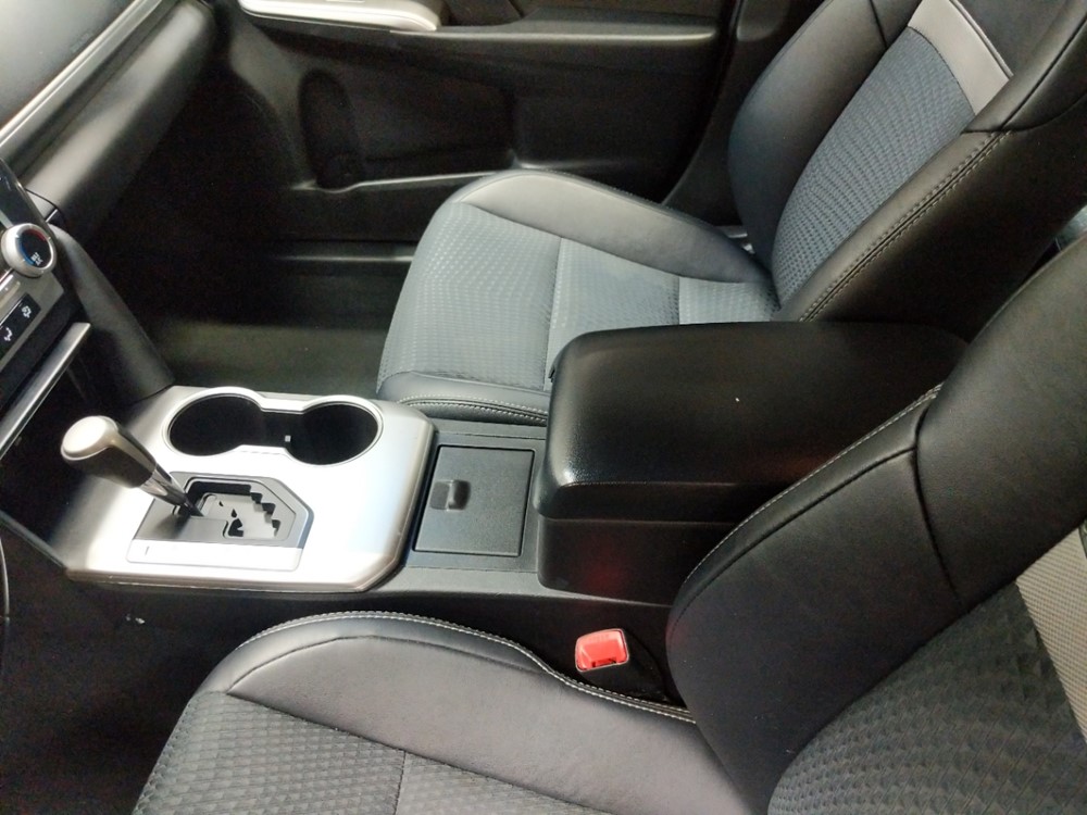 2014 Toyota Camry - Center Console/Cup Holders