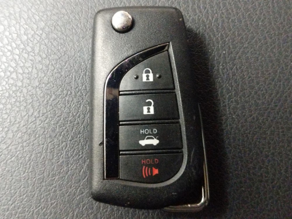 2018 Toyota Camry - Keys