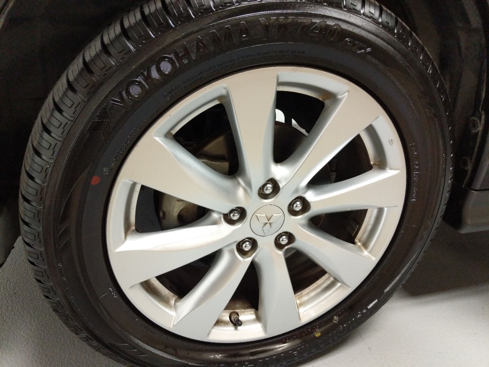 2015 Mitsubishi Outlander - Wheel