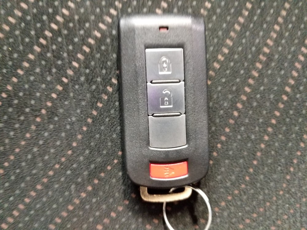 2015 Mitsubishi Outlander - Keys