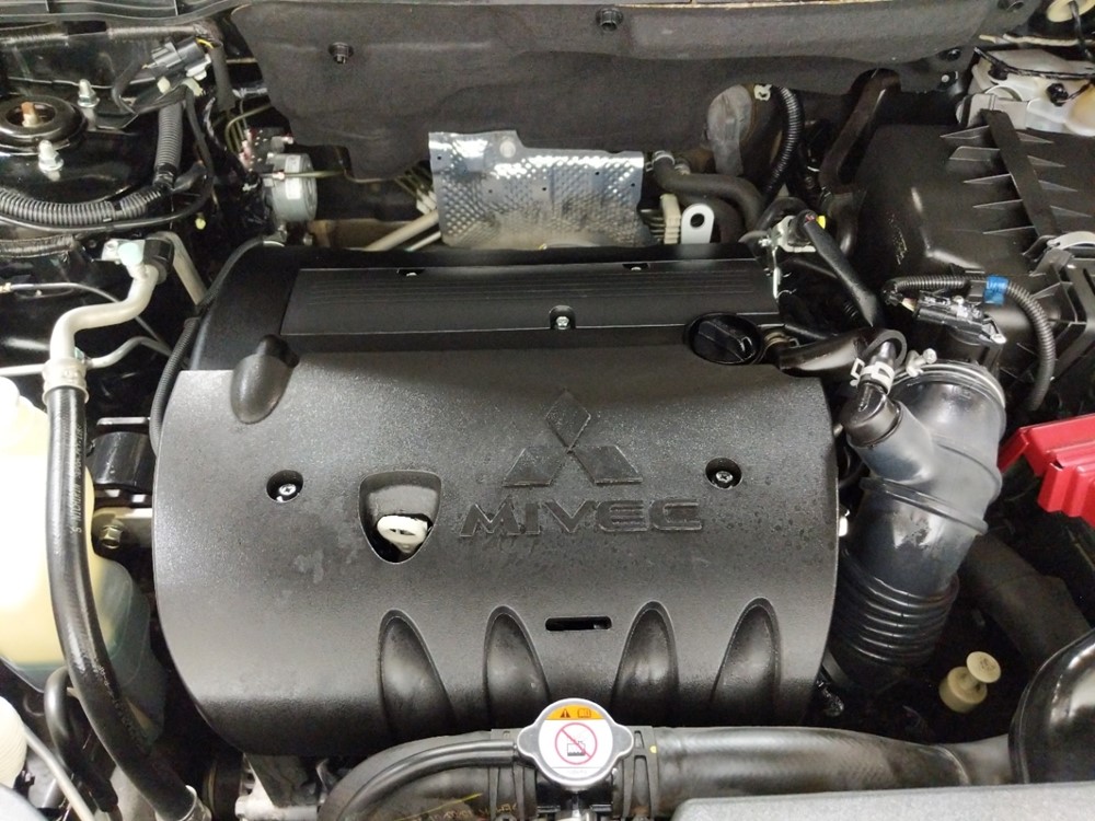 2015 Mitsubishi Outlander - Engine