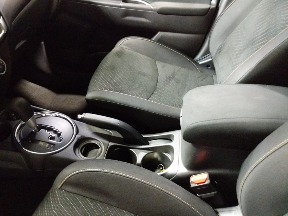 2015 Mitsubishi Outlander - Center Console/Cup Holders
