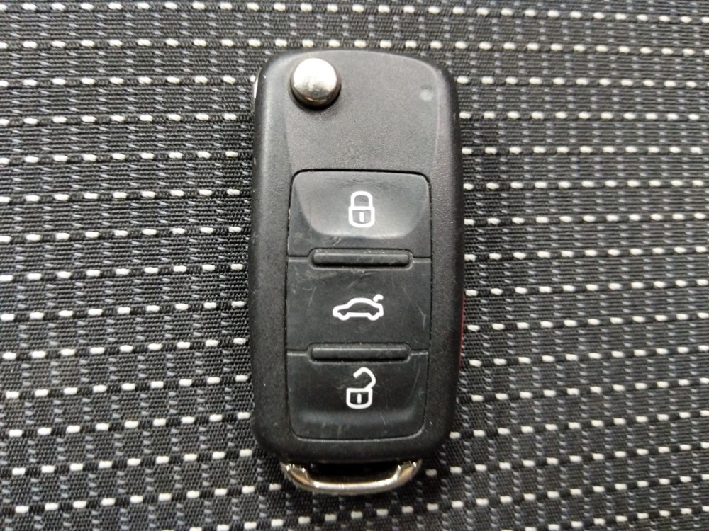 2017 Volkswagen Passat - Keys