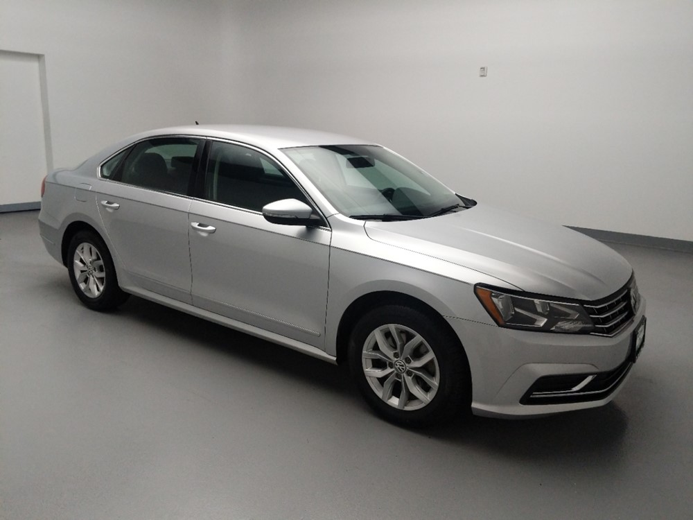 2017 Volkswagen Passat - Passenger Front Side