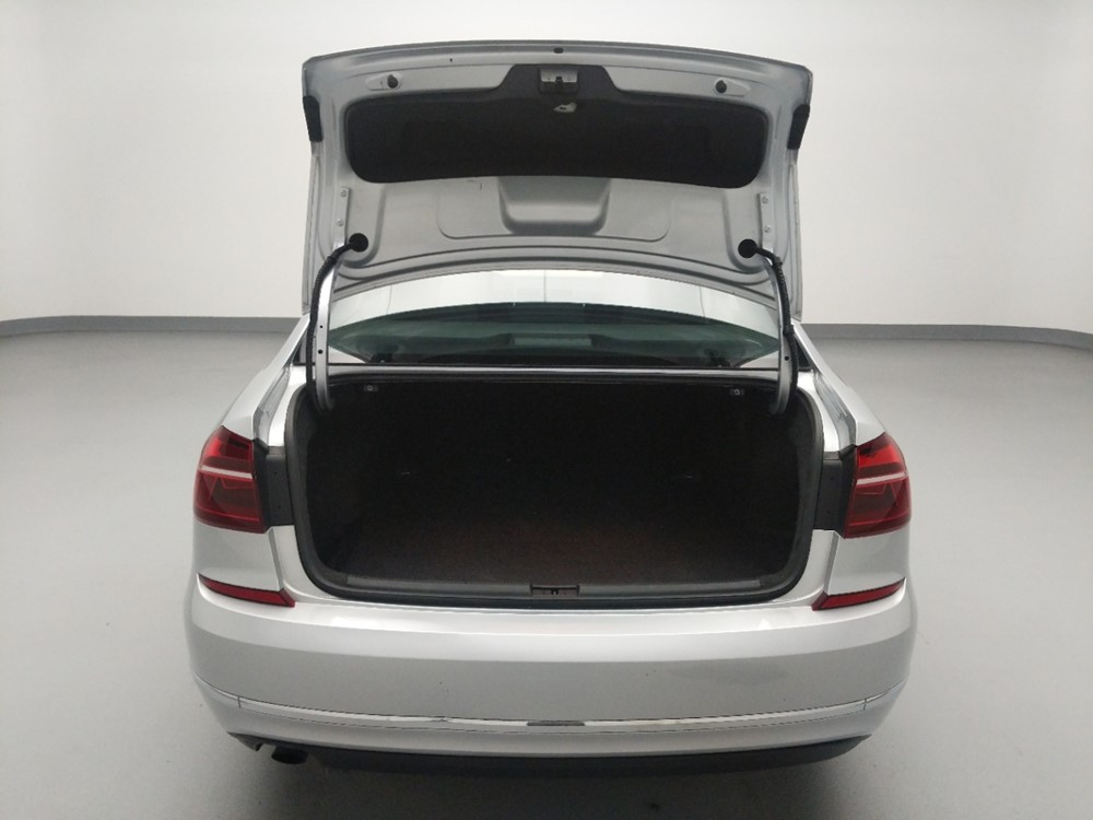 2017 Volkswagen Passat - Trunk