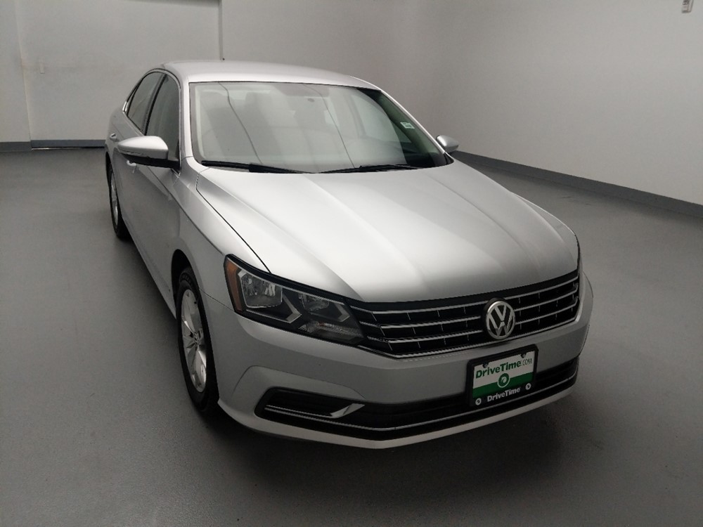 2017 Volkswagen Passat - Passenger Front Hood