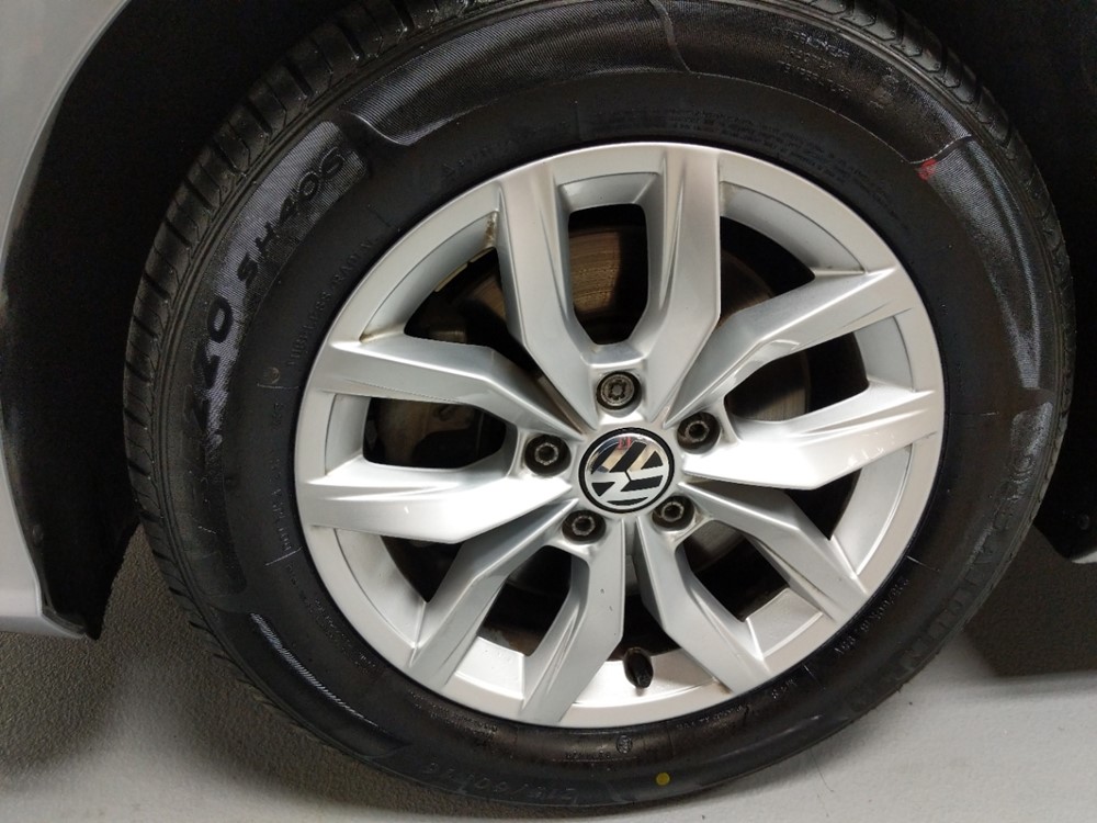 2017 Volkswagen Passat - Wheel