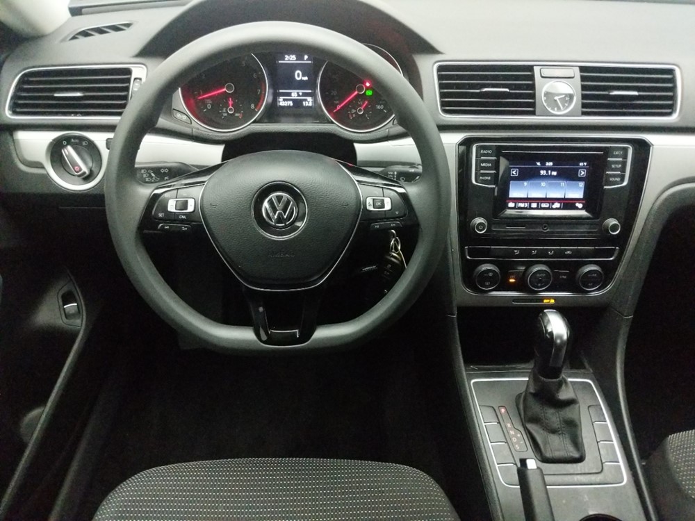 2017 Volkswagen Passat - Driver Dash