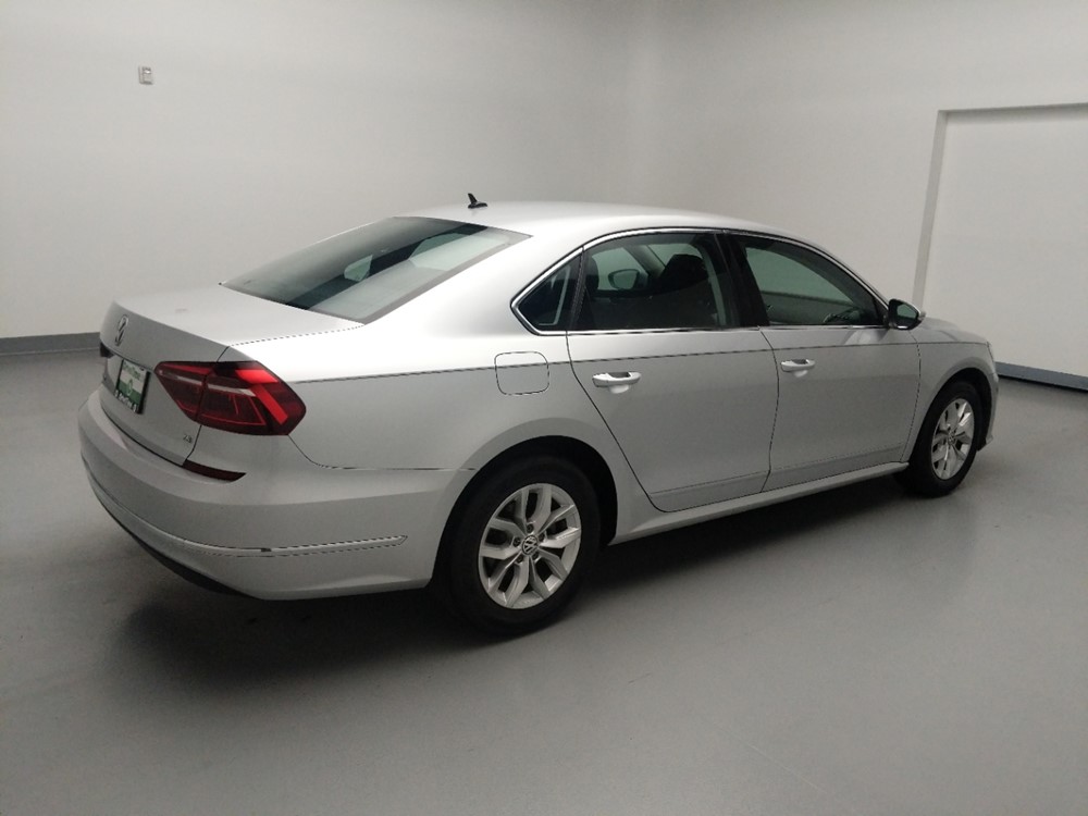 2017 Volkswagen Passat - Passenger Rear Side