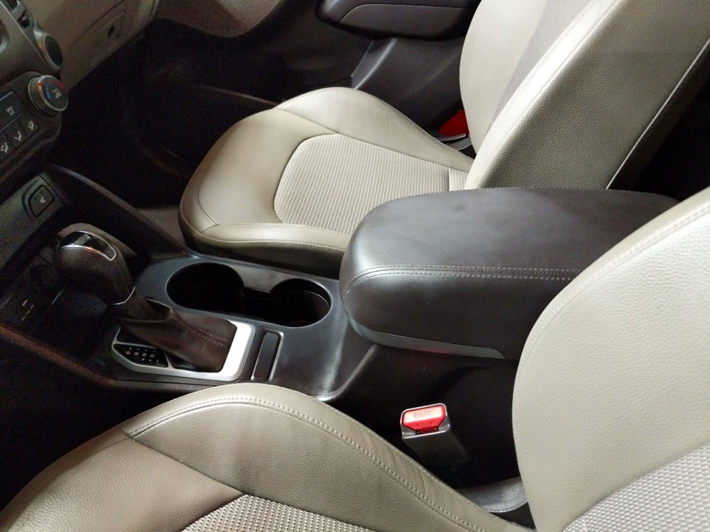 2015 Hyundai Tucson - Center Console/Cup Holders
