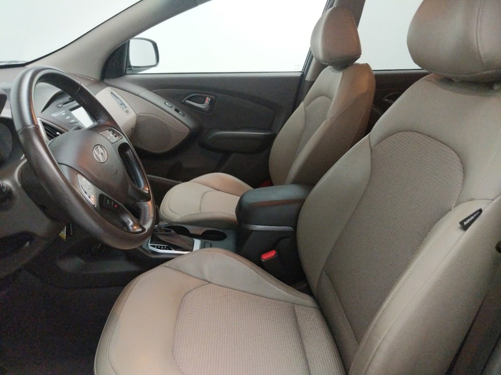 2015 Hyundai Tucson - Driver Front Seat