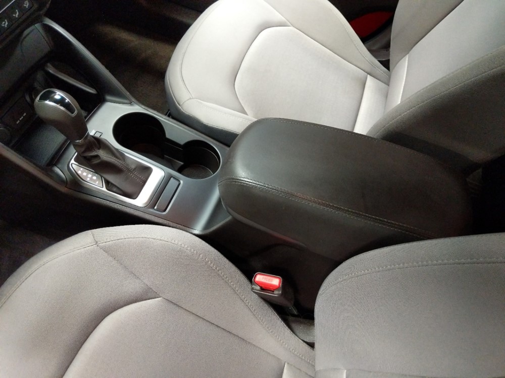 2014 Hyundai Tucson - Center Console/Cup Holders