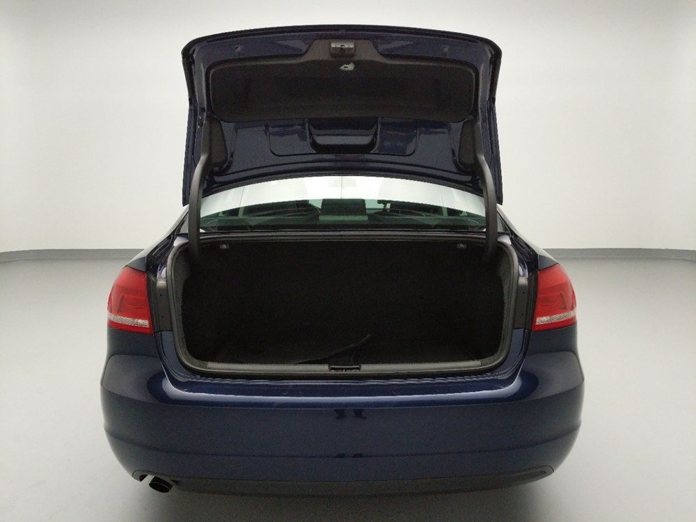 2015 Volkswagen Passat - Trunk