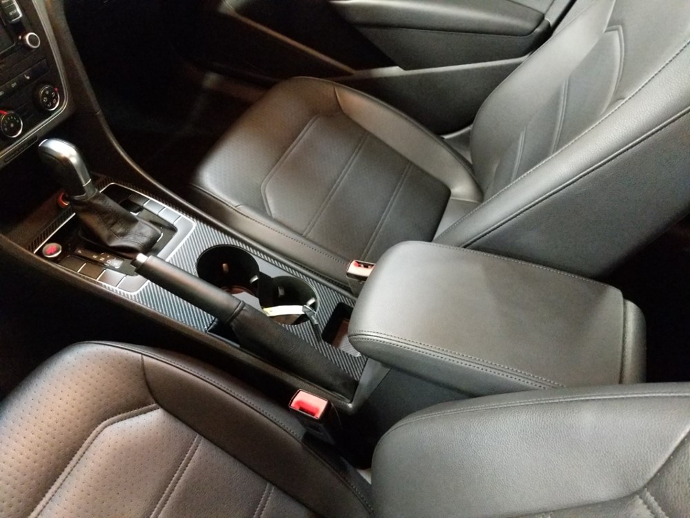 2015 Volkswagen Passat - Center Console/Cup Holders