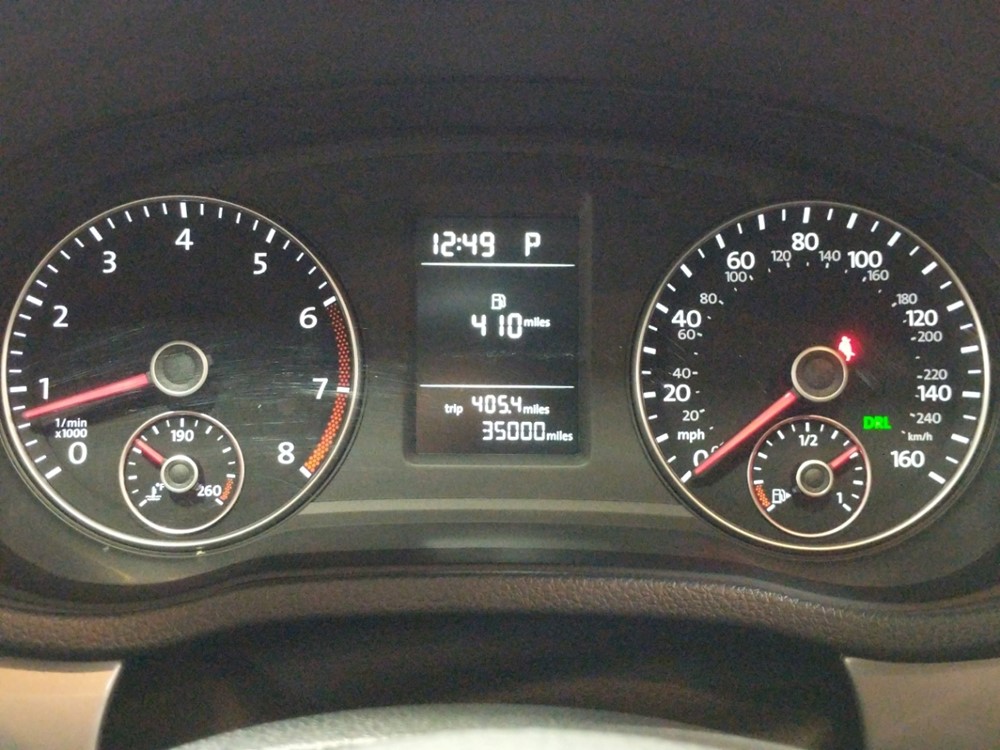 2015 Volkswagen Passat - Odometer Close Up