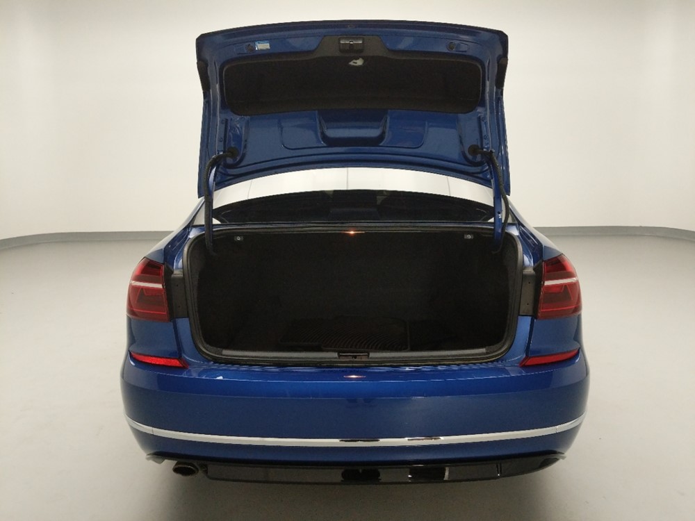 2017 Volkswagen Passat - Trunk