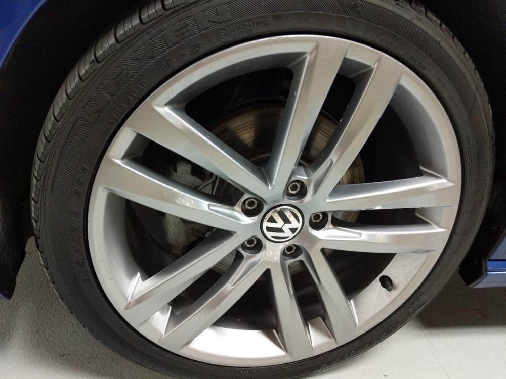 2017 Volkswagen Passat - Wheel
