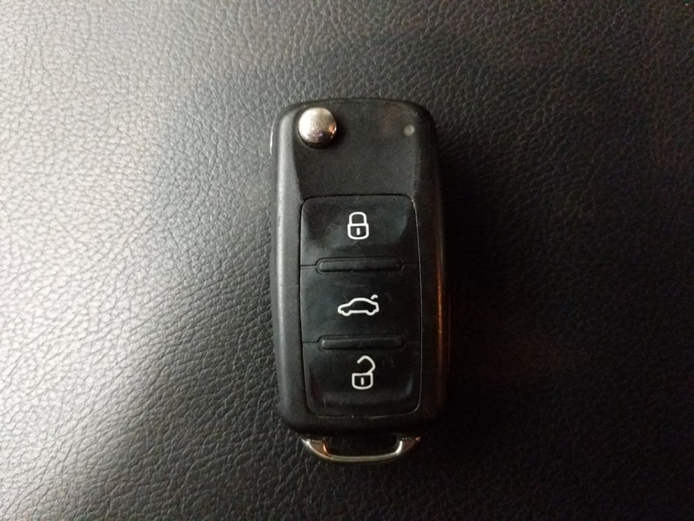 2017 Volkswagen Passat - Keys