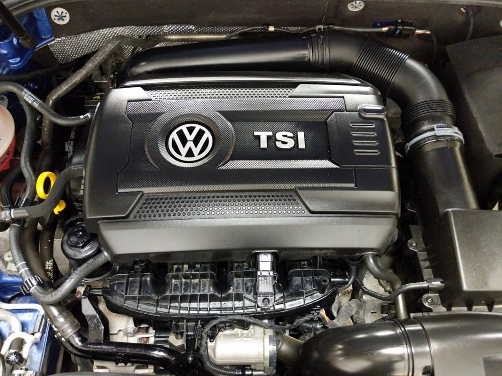 2017 Volkswagen Passat - Engine