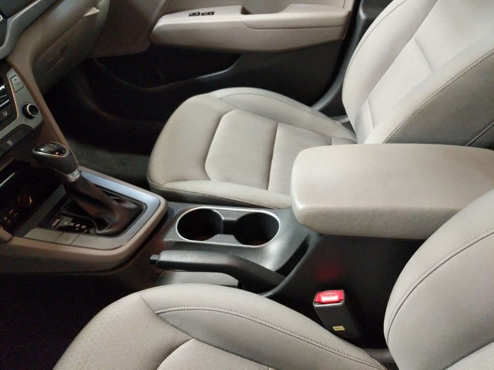2017 Hyundai Elantra - Center Console/Cup Holders