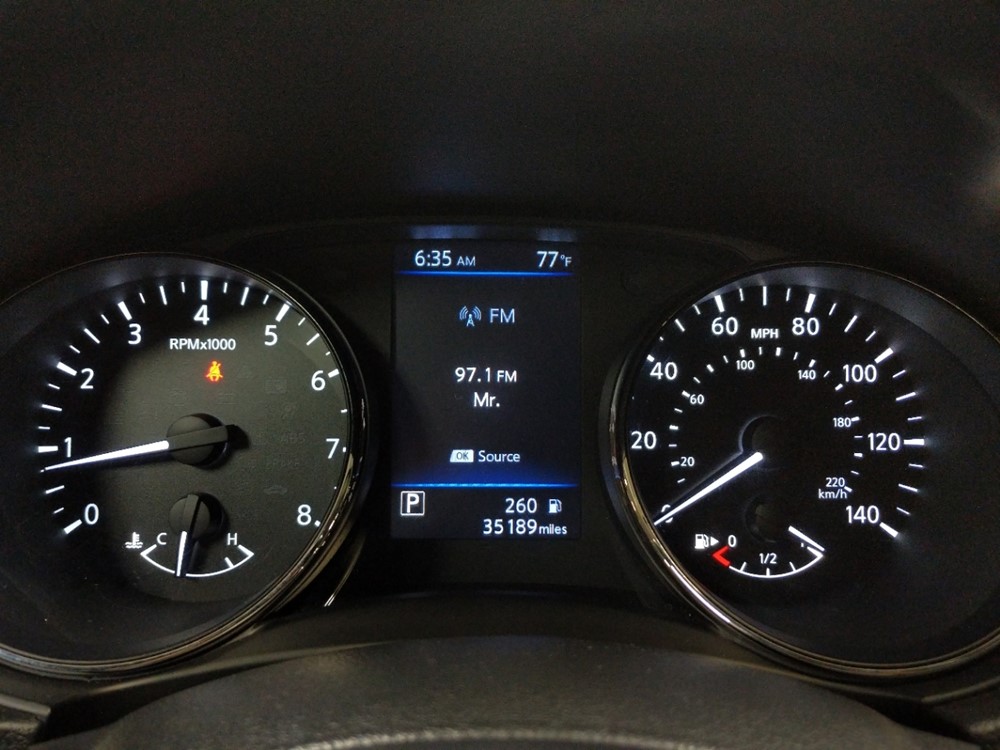 2018 Nissan Rogue - Odometer Close Up