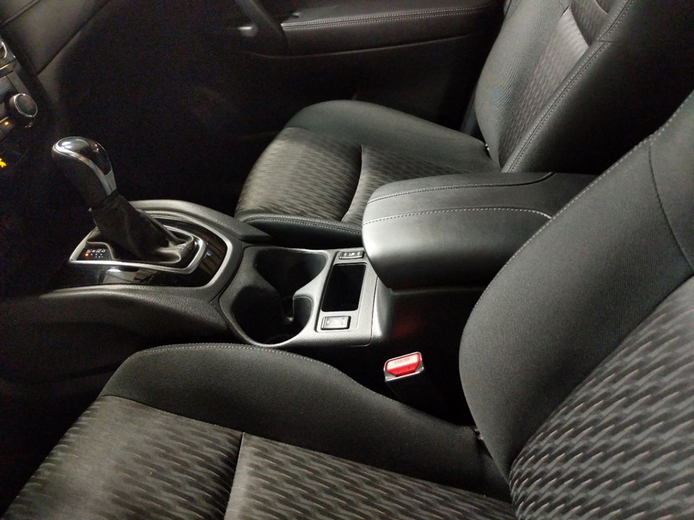2018 Nissan Rogue - Center Console/Cup Holders