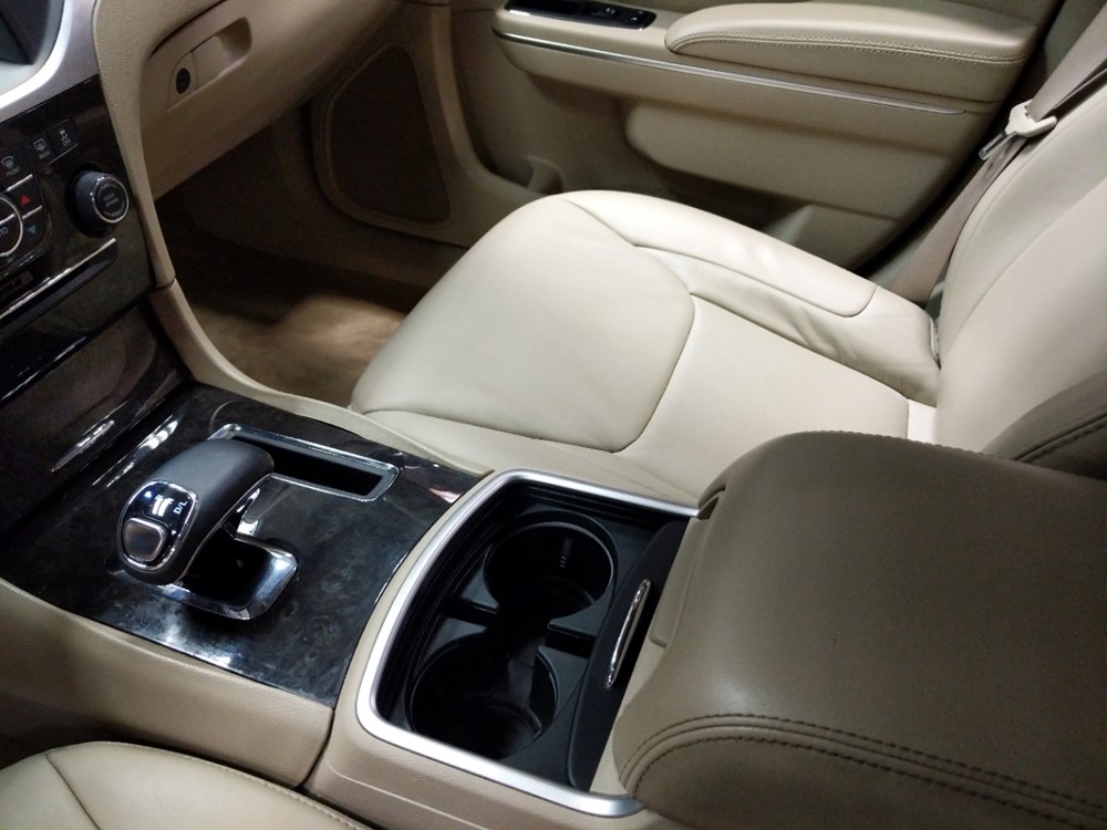 2014 Chrysler 300 - Center Console/Cup Holders