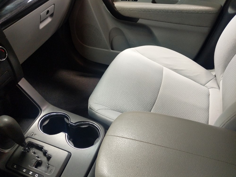 2013 Kia Sorento - Center Console/Cup Holders
