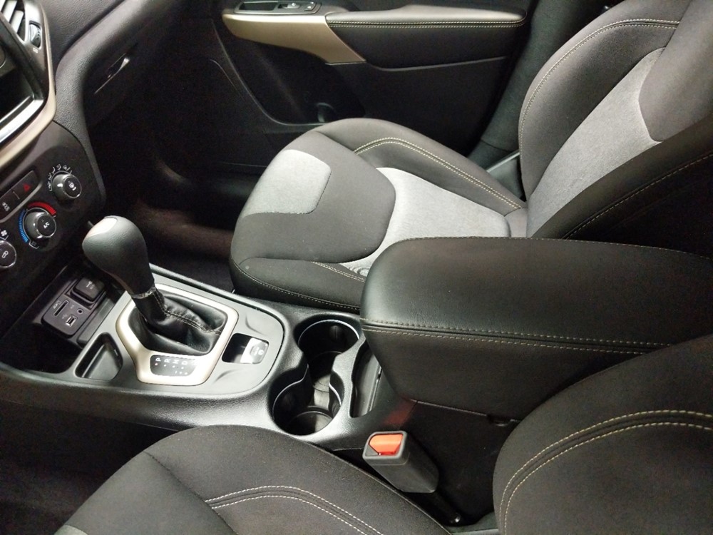 2018 Jeep Cherokee - Center Console/Cup Holders