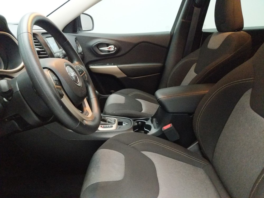 2018 Jeep Cherokee - Driver Front Seat